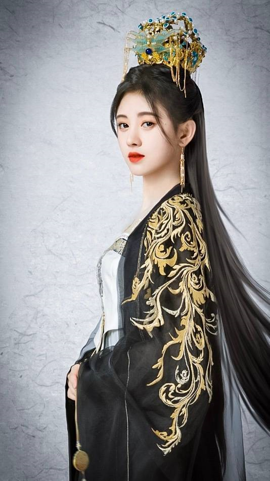 《慕南枝》首发剧照,鞠婧祎半永久妆又修发际线,男主p得像假人