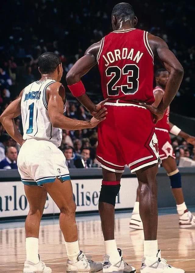 nba历史最矮球员,160厘米的身高大帽尤因!他靠的是什么?