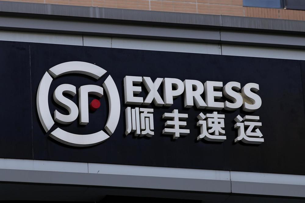顺丰创始人王卫的财富涨幅高达118%,并以2400亿元位列榜单第4位,比上