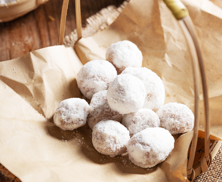 从江西吉安府吉水州玉石桥牧种玉村,迁到现东宝区子陵铺镇八角村街上