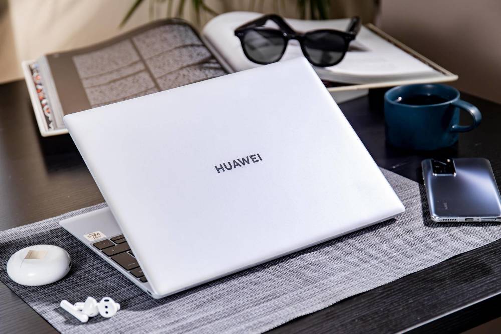 不到1kg的轻,华为matebook x这颜值你给几分?