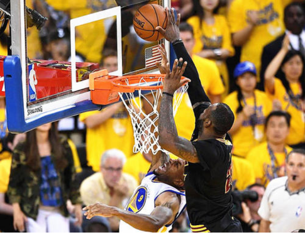 nba最震撼的盖帽是哪个詹姆斯追帽伊戈达拉香农布朗单手揽球