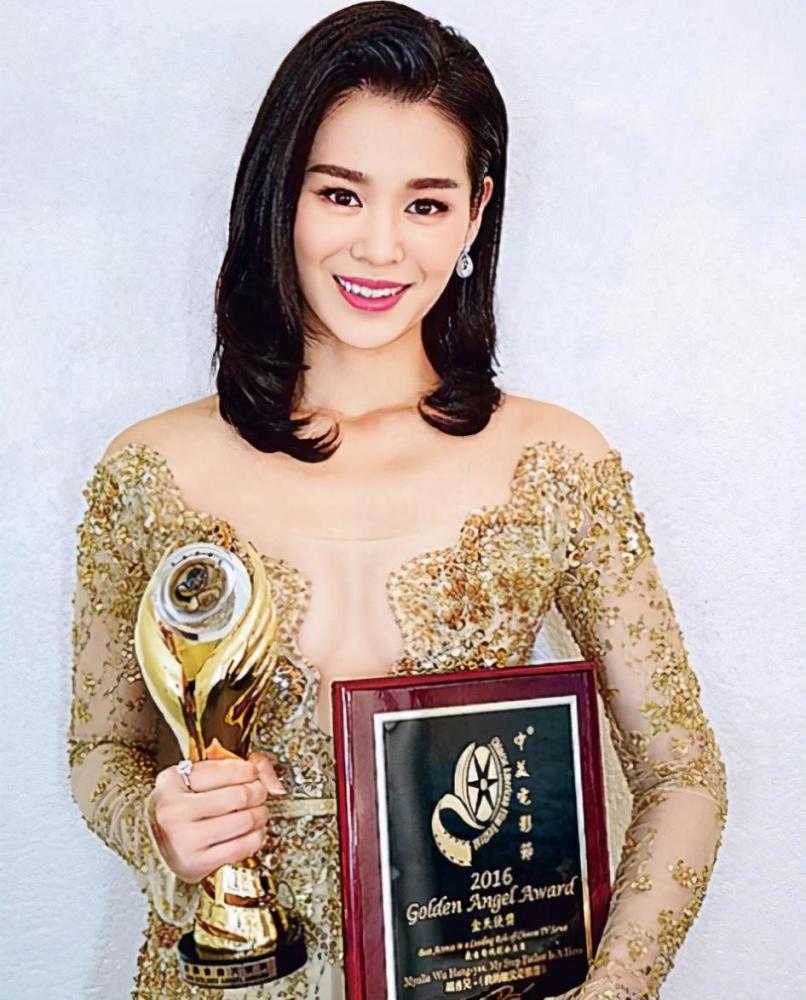 "最丑港姐"胡杏儿出道被嘲,今40岁有望翻红,陈凯歌都赞不绝口