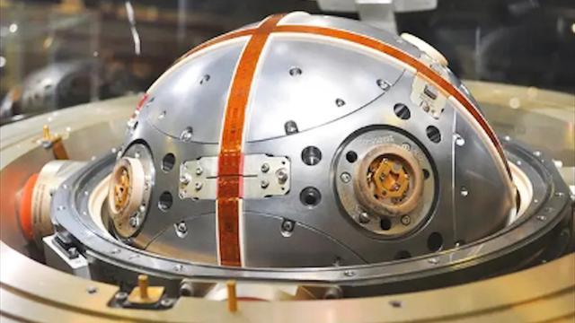 巨浪潜射导弹射程缘何第一?独创出水控制原理,太空水漂冠绝全球