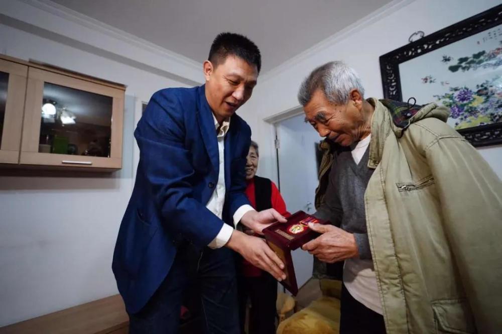 北京市退役军人事务局|北京日报评论：破例补发纪念章！人性化管理“办得漂亮”