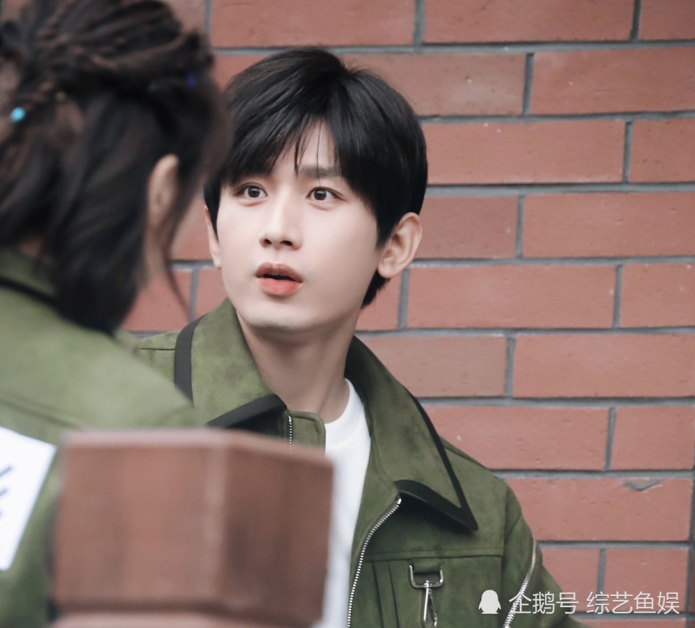 成毅|成毅穿司凤戏服录快本，陈芊芊司凤同台？首次搭档赵露思，粉丝强势应援