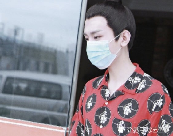 成毅|成毅穿司凤戏服录快本，陈芊芊司凤同台？首次搭档赵露思，粉丝强势应援