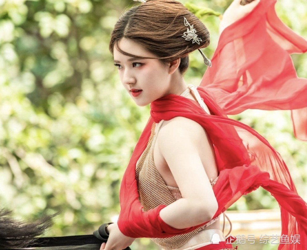 成毅|成毅穿司凤戏服录快本，陈芊芊司凤同台？首次搭档赵露思，粉丝强势应援