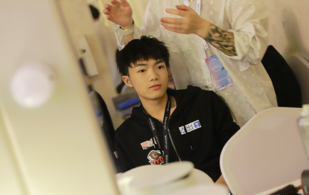 "10杀0死3助攻"清清助力dyg击溃e星!赛场变为选手个人秀舞台?