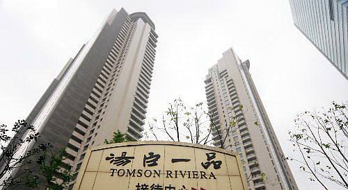 然后经过十年的历练,没有急于求成,最终才获得了巨额的利润,汤臣一品