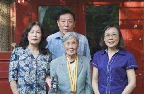 李景春|北京女子收拾养父遗物，意外找到一封血书，才知亲生父母是大英雄