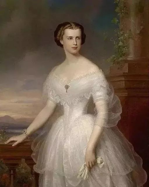 欧洲第一美人,腰围大于50cm就绝食,61岁被人暗杀|伊丽莎白|茜茜公主