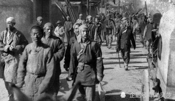 八国联军|八国联军攻打北京，百姓给洋人搬梯子，帮助洋人攻城，大喊：加油