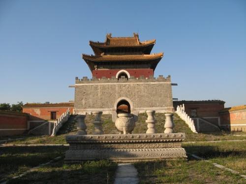 清穆宗爱新觉罗载淳和孝哲毅皇后阿鲁特氏的合葬陵寝清惠陵