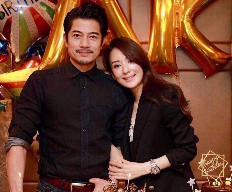 郭富城|超幸福！郭富城55岁生日，方媛带俩女儿亲爸爸，一家四口好有爱