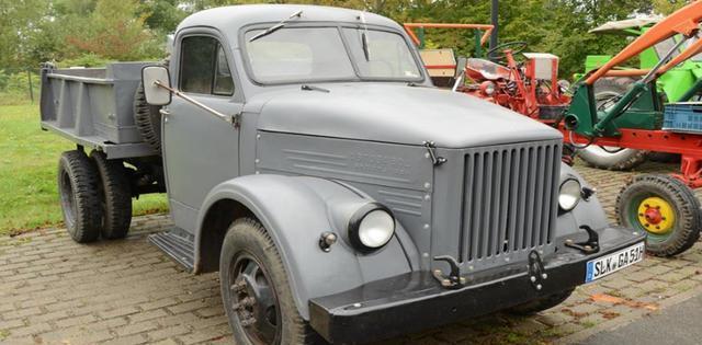 经典苏联嘎斯51卡车外观简洁大方操作简单成为一代神车