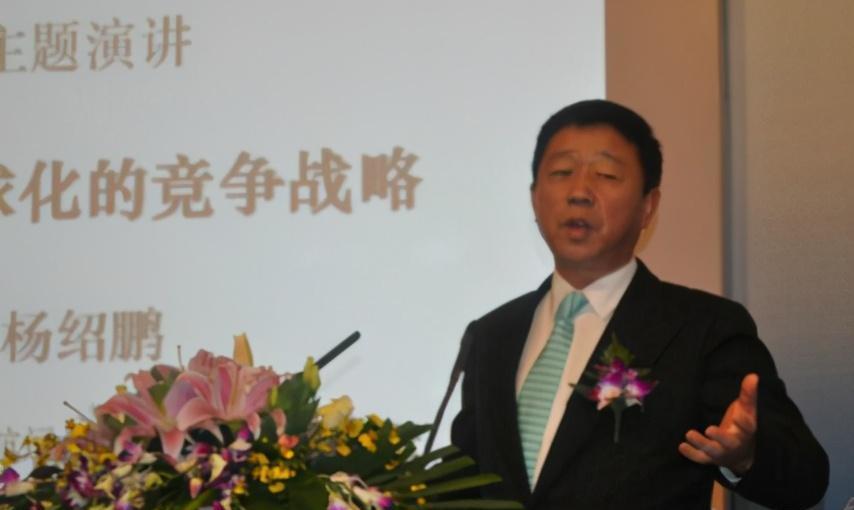 我们不妨来看看,杨绍鹏是如何从一个搬运工做到人人惊羡的首富.