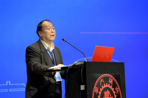 北京师范大学新闻传播学院张洪忠教授作主旨演讲 摄影魏小璇 10月24日