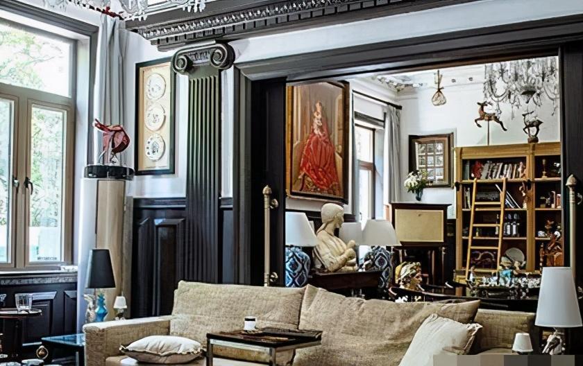 郭敬明|史上最“黑红”郭敬明身高常被嘲，你笑人家矮，人家笑过你穷吗？