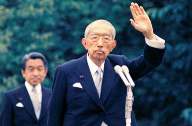 31年前裕仁天皇去世,日本邀请咱们参加葬礼,官方霸气回应4字