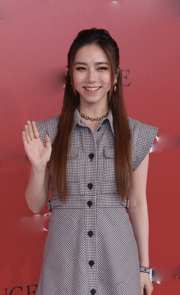 王源|王源全开麦，《我们的歌》温柔嗓音唱《可乐》，与陈小春叱咤风云