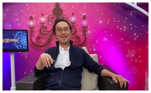 赵又廷|赵又廷爸爸大方谈孙女，Rhea抓周拿麦克风，会叫爷爷奶奶，五官像爸爸