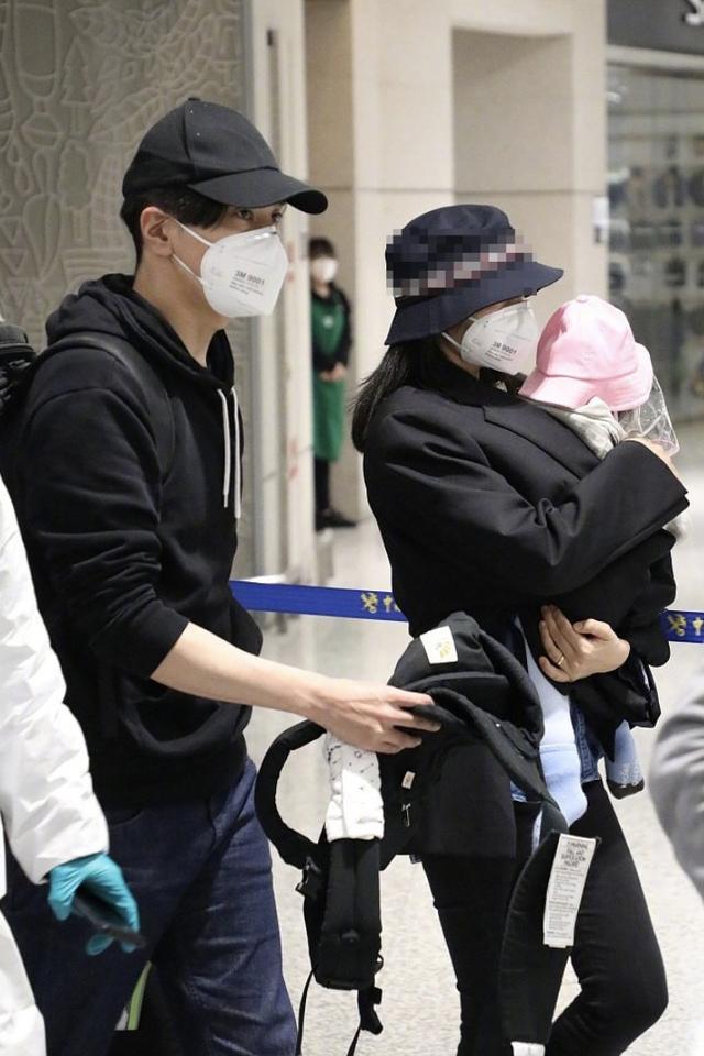 赵又廷|赵又廷爸爸大方谈孙女，Rhea抓周拿麦克风，会叫爷爷奶奶，五官像爸爸