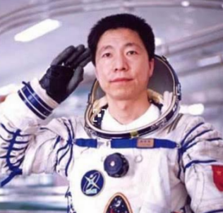 杨利伟|痛心！濒死26秒返航的背后，是2岁女儿的去世和妻子的离职