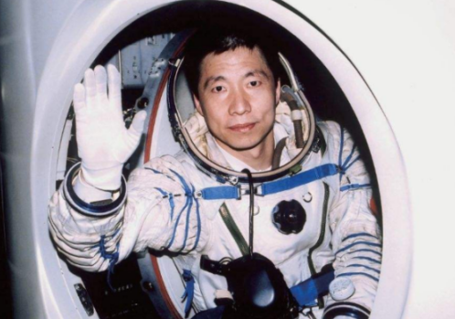 杨利伟|痛心！濒死26秒返航的背后，是2岁女儿的去世和妻子的离职