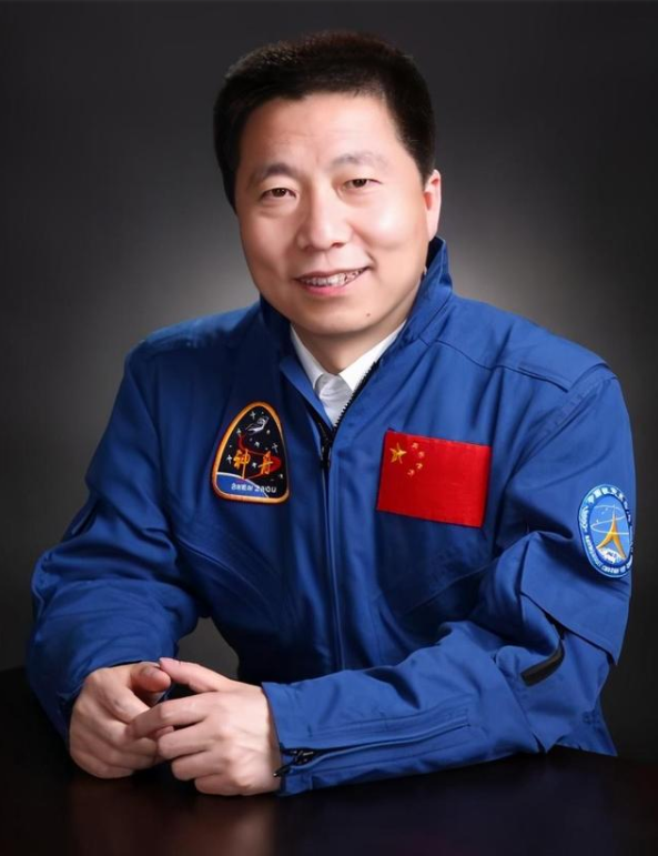 杨利伟|痛心！濒死26秒返航的背后，是2岁女儿的去世和妻子的离职