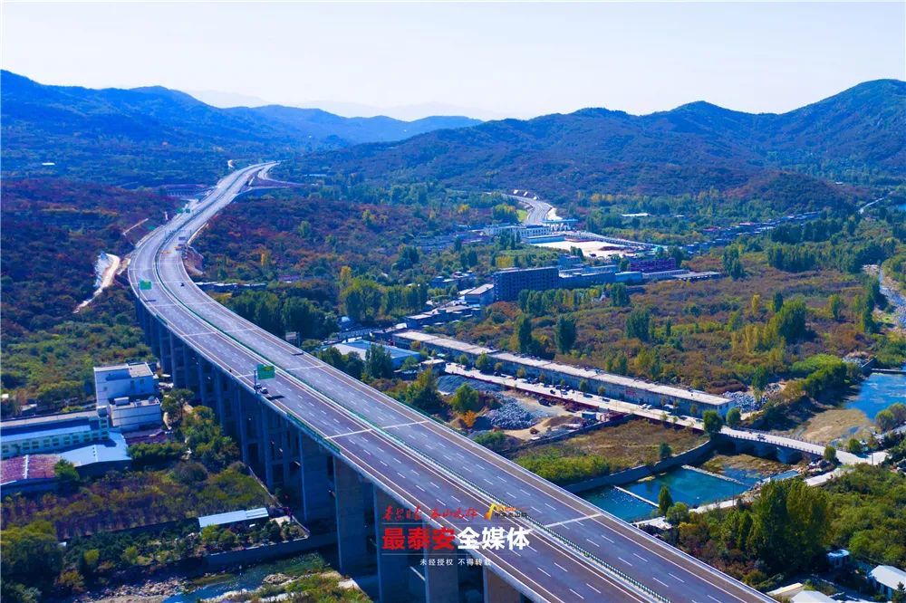 濟泰高速已建成通車,濟棗高鐵有望年內開工建設,魯中高鐵正在開展前期