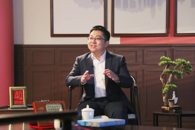 人民日报 22分钟前top计划优质账号人民日报社官方账号 关注 △方苞