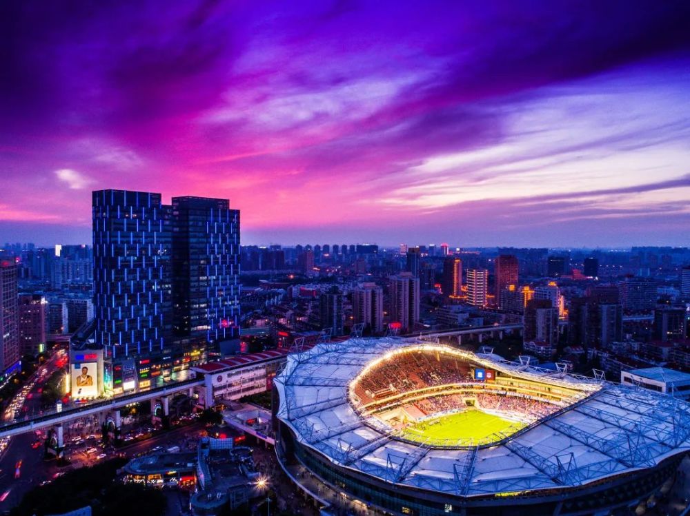 上海体育场馆变形记之虹口足球场老树开新芽_腾讯新闻