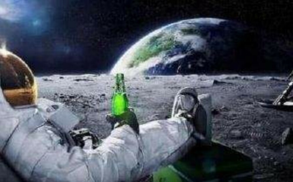 月球|科学家们刚刚报道了月球上首次明确探测到水的存在！要尝一杯吗