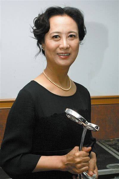 她是80年代电影届的代表,为了演戏堕胎3次却被丈夫