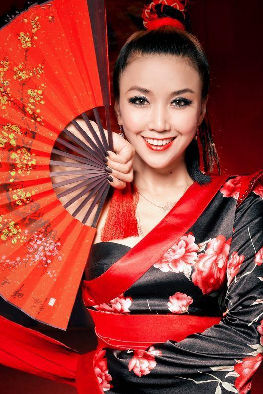 当网红多赚钱42岁歌手王蓉签约网红公司唱成名曲嗨翻全场