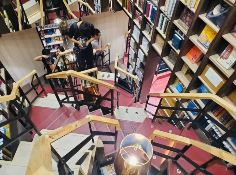 颜值|被网红“救活”的书店，真的是颜值大于一切？