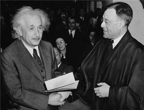 爱因斯坦|爱因斯坦游中国，写了一本游记，被公开后，字字让人愤怒难以平静