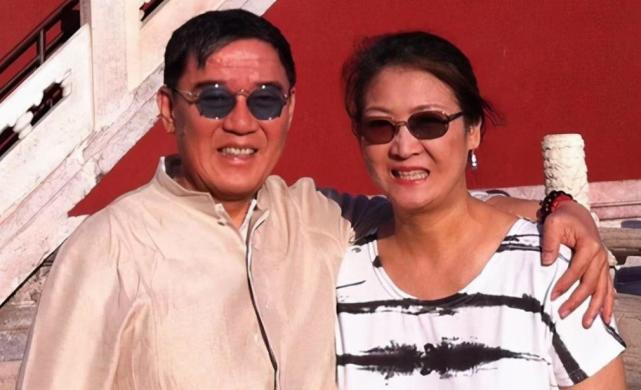 李立群与妻恩爱34年不挑戏背后的原因是什么