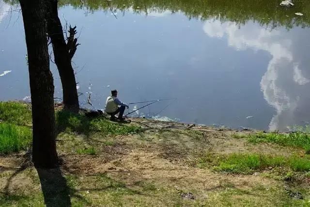 钓鱼技巧湖库野钓有六忌没渔获都是小事发生意外就悔之晚矣