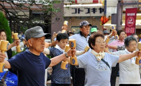 世界国家人均寿排名_2020年世界卫生统计:中国人均寿命76岁,17