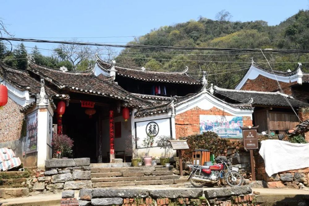 近年來,蘭溪勾藍瑤寨積極發展鄉村旅遊,做好中國傳統村落,中國歷史