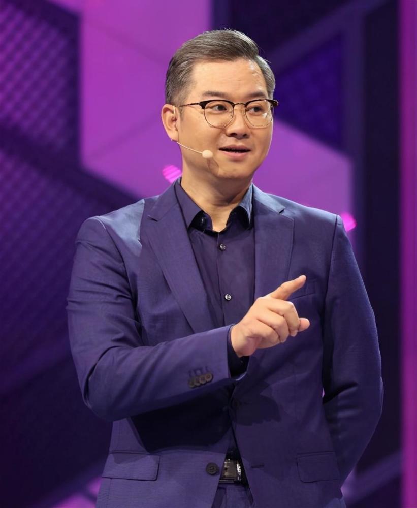 3段感情2次婚姻失败,最终娶小16岁空姐,情感主持赵川不简单