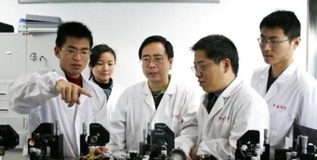 物理|离诺奖最近的中国科学家，创造出6个“世界首次”，却说物理好简单