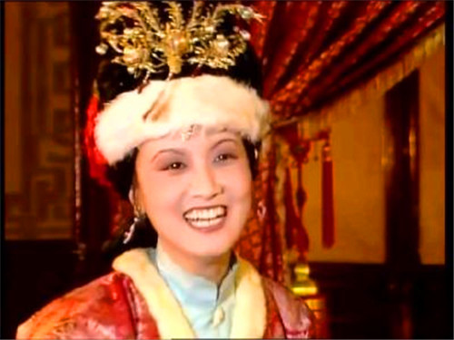 薛宝钗|薛宝钗为什么称呼王熙凤为“凤丫头”，是亲昵还是不屑？