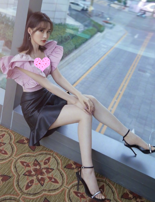 我90斤都挤不进的毒液裙李沁穿上还满身褶皱感给这腰跪了