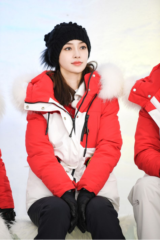 《奔跑吧》最新路透:baby的"小红帽"造型太可爱,时髦耐看