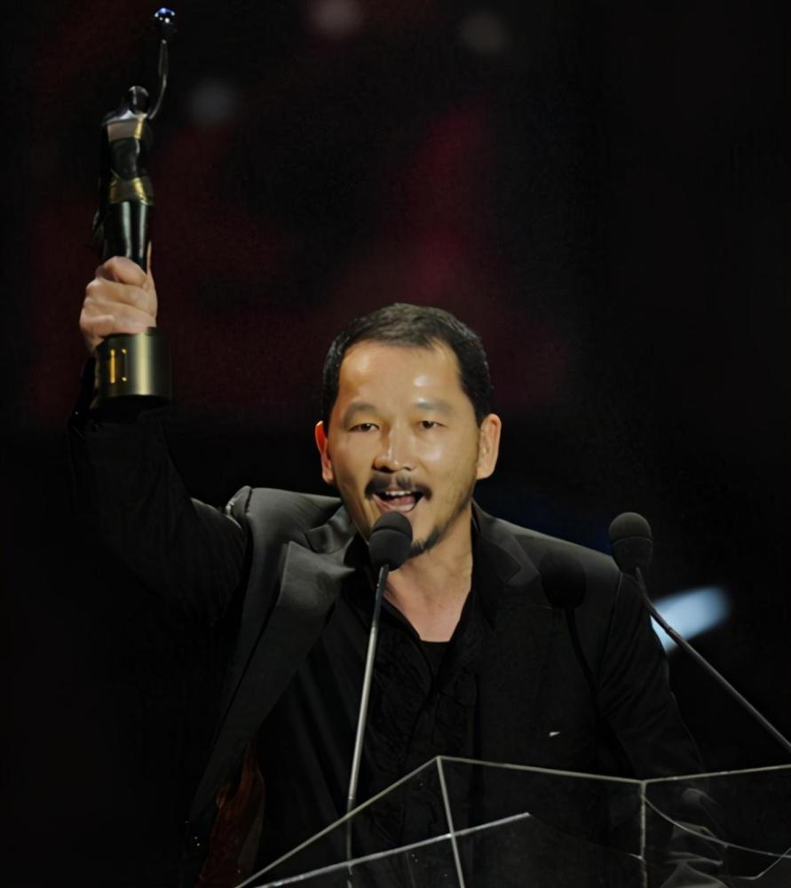 66岁廖启智罕曝近况,疑似以街头摆摊为生,今育有3子2子均悲惨_腾讯