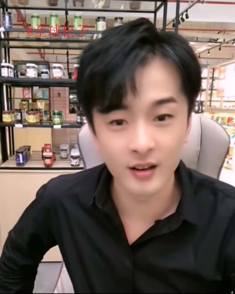 女徒弟安九怼粉丝"城乡结合部",看不起农民,辛巴的做法很赞!