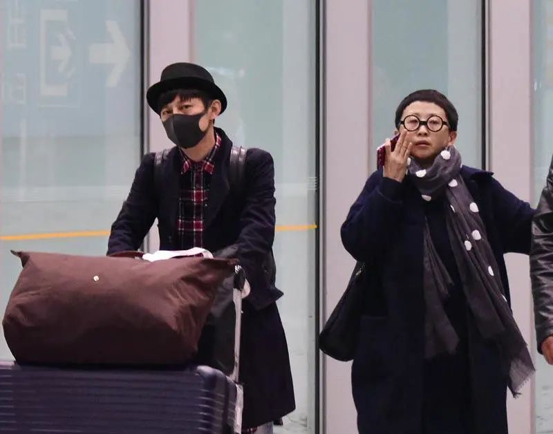 何炅|携绯闻女友聚餐，46岁何炅这算是官宣？